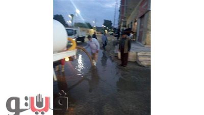 رفع تراكمات مياه الأمطار عن مدينة القنطرة شرق | صور