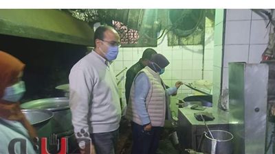 ضبط لحوم غير صالحة وزيت طعام مجهول المصدر بمطعم شهير  في الدقهلية | صور