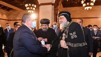 البابا تواضروس يكرم أسامة هيكل في احتفال المركز الثقافي القبطي