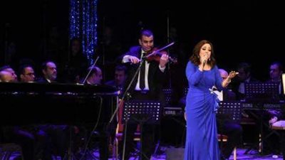 بالورقة والقلم.. ريهام عبد الحكيم تتألق على مسرح أوبرا الإسكندرية | صور