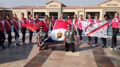 ملكات جمال العالم يرفعن علم الأهلي والزمالك بالغردقة | صور