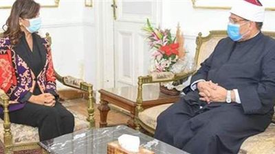 نبيلة مكرم تحضر خطبة الجمعة لوزير الأوقاف عن 