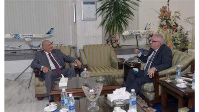 رئيس مصر للطيران يبحث تداعيات فيروس كورونا مع رئيس الاتحاد العربي للنقل الجوي