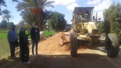 رصف طريقي كاروت والشيخ عون الله بقوصية أسيوط