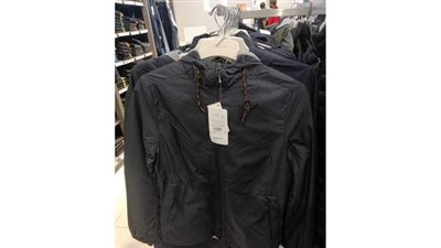 بخصومات تصل إلى ٥٠ ٪ .. تعرف على أسعار ملابس الرجال في تخفيضات Black friday | صور