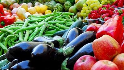 أسعار الخضراوات والفاكهة بالأسواق اليوم (فيديو)