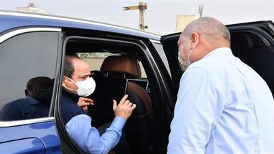 السيسي يتفقد سير العمل في بعض مشروعات تطوير شبكة الطرق والمرافق بالقاهرة