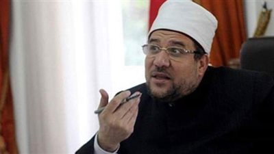 وزير الأوقاف يمنح مكافآت لفريق الوزارة لتصدره مجموعته