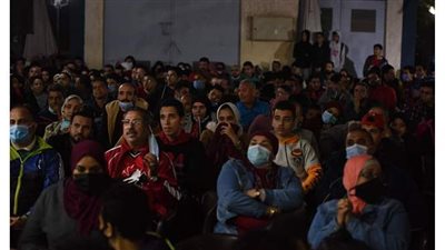 جماهير الأهلي تتابع مباراة القمة من مركز شباب الجزيرة | صور