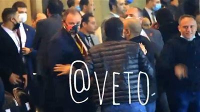 الخطيب يبكي ويفقد توازنه بعد صافرة النهاية وتتويج الأهلي بكأس افريقيا | فيديو