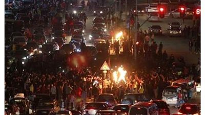 جماهير الأهلي تحتفل بفوز فريقها ببطولة افريقيا في شوارع الإسكندرية | صور