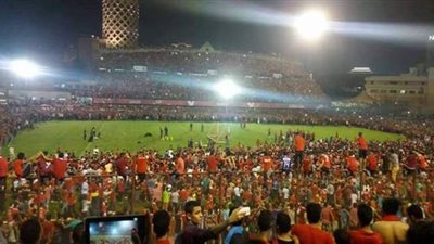 جماهير الأهلي تقتحم ملعب التتش للاحتفال بالكأس الأفريقية | فيديو