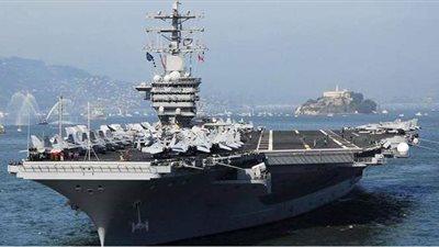 لأسباب مجهولة.. تحرك حاملة طائرات أمريكية بمياه الخليج العربي