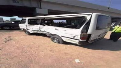 إصابة 6 أشخاص بحادث انقلاب سيارة على طريق 