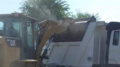 تطهير ورفع مخلفات الترع بقرى أرمنت في الأقصر | صور