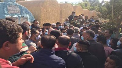 الآلاف من أهالي الرملة يشاركون فى دفن نائب بنها بعد وفاته بكورونا