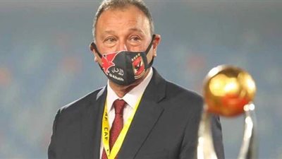 الخطيب يعقد جلسه مع لاعبي الأهلي والجهاز الفني في الجزيرة