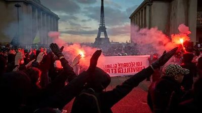 المظاهرات تضرب باريس احتجاجا على قانون الأمن الشامل | فيديو وصور