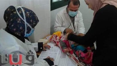 قافلة طبية تضم 10 عيادات بقرية بكفر الشيخ | صور