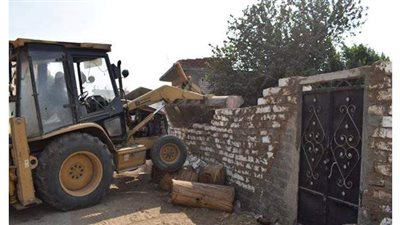 حملات لإزالة المباني المخالفة على الأراضي الزراعية وأملاك الدولة بالمنيا