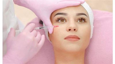 خبير يفضح أساطير وخرافات أطباء التجميل حول تأخير علامات الشيخوخة