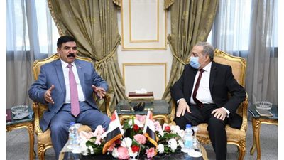 محمد مرسي ووزير الدفاع العراقي يتفقدان مصنعي 