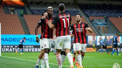 ميلان يهزم فيورنتينا بهدفين ويواصل صدارة الدوري الإيطالي