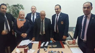 ضبط راكب حاول تهريب مخدر الماريجوانا بجوربه في مطار القاهرة | صور