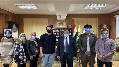 عقب منعهم من المحاضرات.. رئيس جامعة بنى سويف لطلاب 