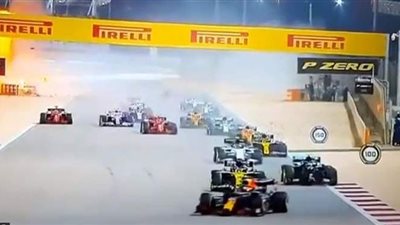 لحظة نجاة بطل العالم في قيادة السيارات من الموت | فيديو