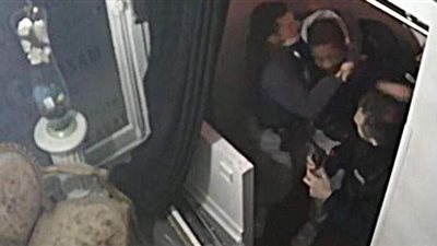 فرنسا تقرر حبس شرطيين بعد الاعتداء على موسيقي من أصول إفريقية