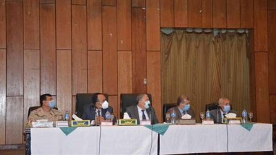 محافظ المنيا يتابع استعدادات مواجهة كورونا والطقس السيء