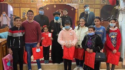 أسقف شمال سيناء يُكرم المتفوقين والخريجين من أبناء الإيبارشية