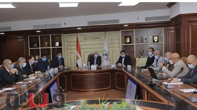 محافظ بني سويف يناقش الاستعدادات لمواجهة فيروس كورونا