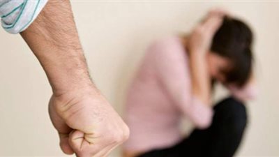 سائق يكبل زوجته ويمزق وجهها في الغربية | صور