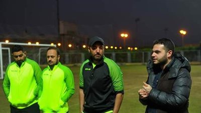 طارق أبو العينين للاعبي سيراميكا كليوباترا: طموحاتنا بلا حدود في الدوري الممتاز | صور