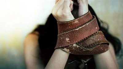 على طريقة الدراما المصرية.. شقيقان يتفننان في تعذيب عاملة  حتى الموت لسرقة مالك مصنع بالعبور