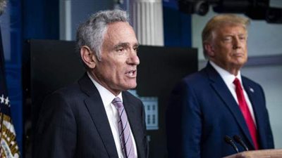 بعد آرائه المثيرة للجدل بشأن كورونا.. استقالة سكوت أتلاس المستشار الخاص لترامب