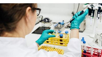 رئيس الاحتياطي الفيدرالي الأمريكي يعلن عن أنباء إيجابية بشأن لقاح كورونا