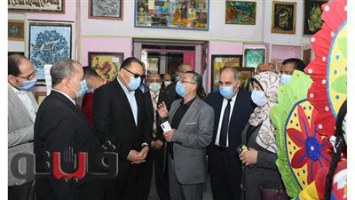 المحافظ يزور معرض التربية الفنية بمدرسة السادات في الشرقية