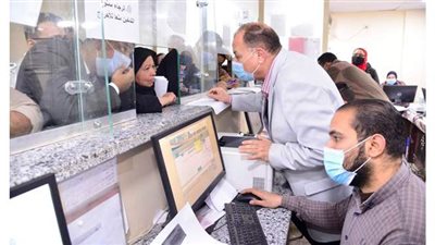 محافظ أسيوط يشكر رئيس حي شرق ومديرة التنظيم لسدادهما جدية التصالح لسيدة مسنة