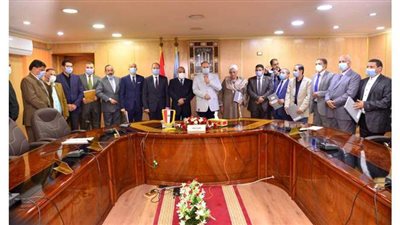 محافظ أسيوط يشهد تسليم عقود مشروعات تنمية المجتمع وتدريب بتكلفة 52 مليون جنيه