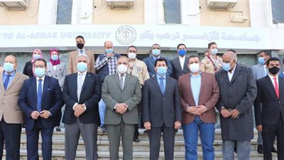 المحرصاوي يستقبل وزير الرياضة ويصطحبه في جولة بملاعب جامعة الأزهر | صور