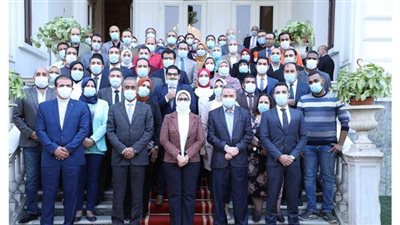 وزيرة الصحة تكرم العاملين بقطاع الطب العلاجي