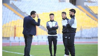 عبد الحليم علي يحفز لاعبي الزمالك قبل مواجهة طلائع الجيش | صور