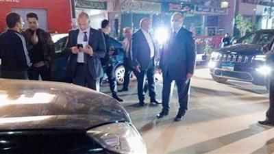 محافظ القاهرة يضبط سيارة تسير عكس الاتجاه بعباس العقاد