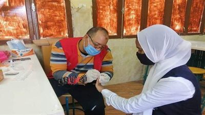 رئيس مدينة الطود بالأقصر: الكشف على 89 طالبا باليوم الأول بحملة فيروس سي | صور