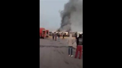 الحماية المدنية بالجيزة تدفع بسيارات إطفاء إضافية لإخماد حريق حدائق أكتوبر | فيديو