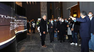 وزير السياحة والآثار يوجه بتعديل أماكن عرض بعض القطع الأثرية بمتحف عواصم مصر | صور