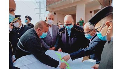 محافظ القاهرة يتفقد إزالة تعارضات محور الوفاء والأمل